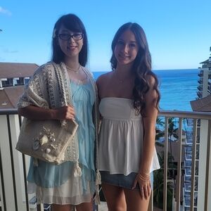 Meet your Poshers, The Ales Sisters!